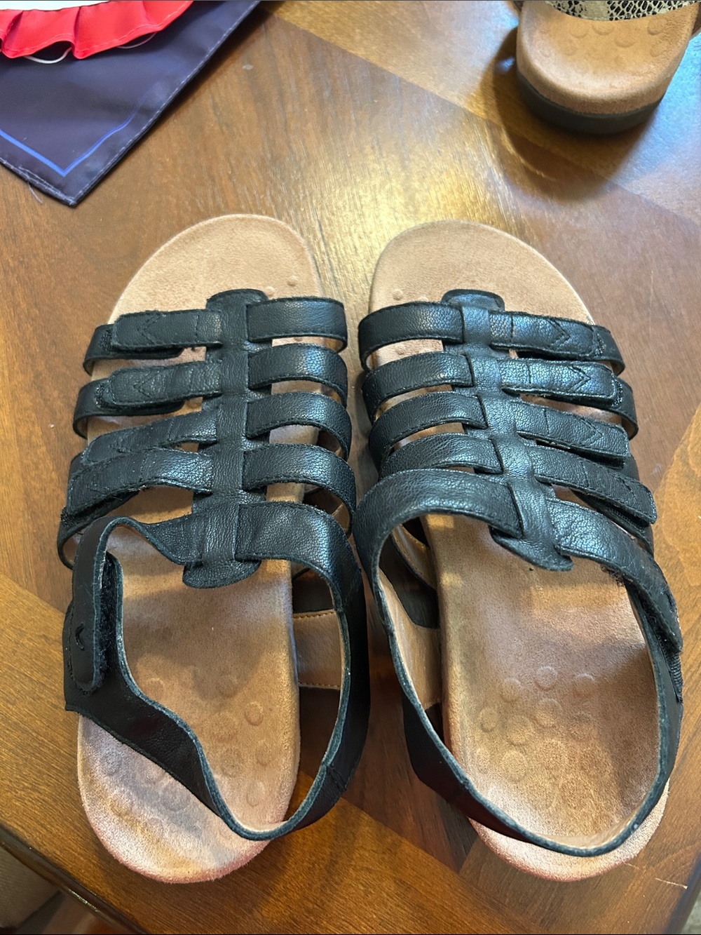 Vionic black Sandals size 6
